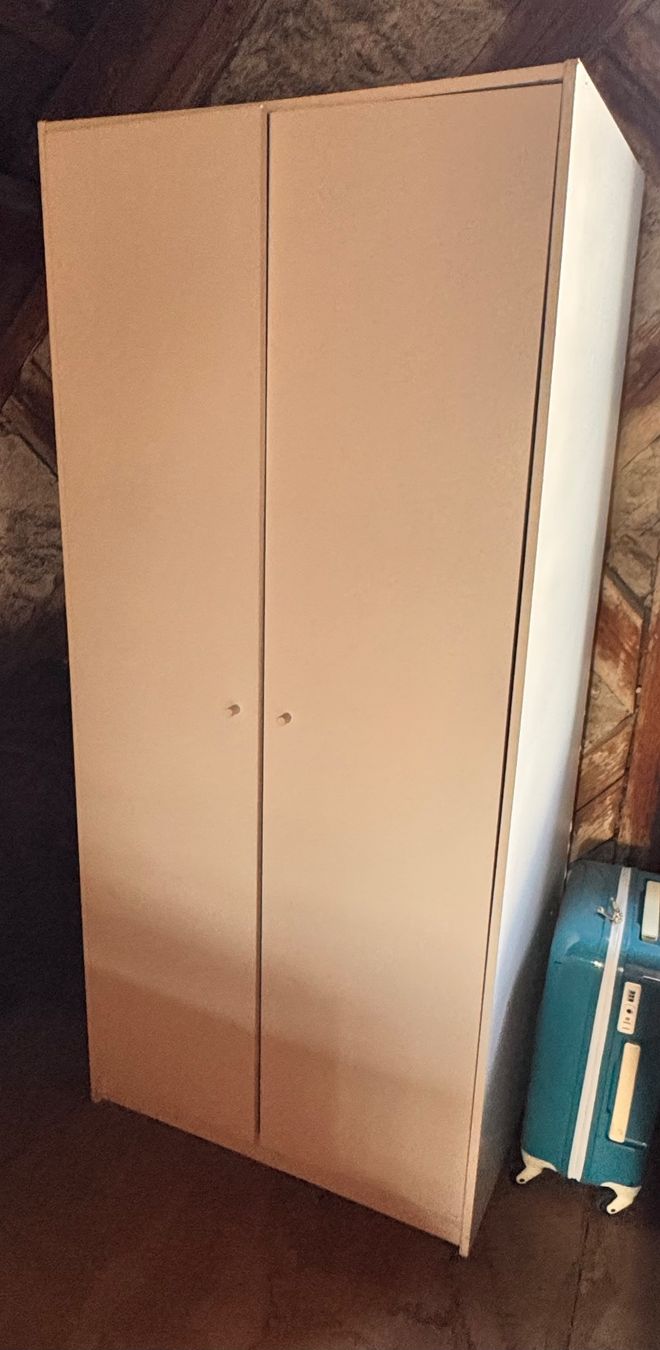 Ikea Armadi: Ikea Schrank zu verschenken – Usato da Hausen am Albis venduto da kat_9vc9