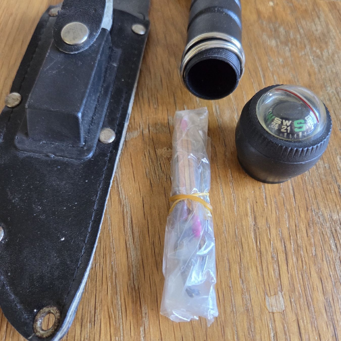 Zubehör: Messer mit Kompass – Gebraucht aus Stans von Ducati16 1