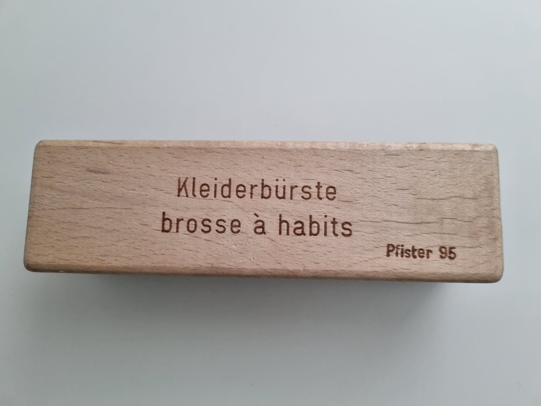 Autres vêtements & accessoires: Alte Kleiderbürste Holz Griff – Neuf (Voir description) à Zofingen par Felpa
