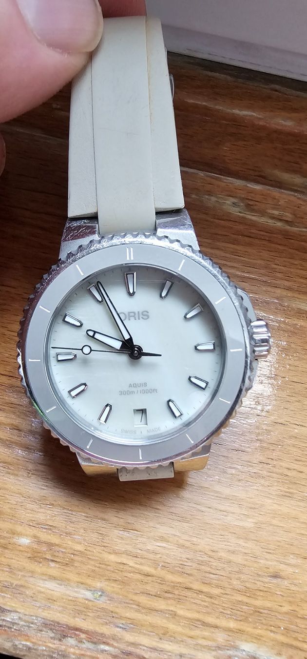 Oris Orologi: Oris Aquis beige 36,5 mm mit 2 Bänder – Usato da Oensingen venduto da Nusadua
