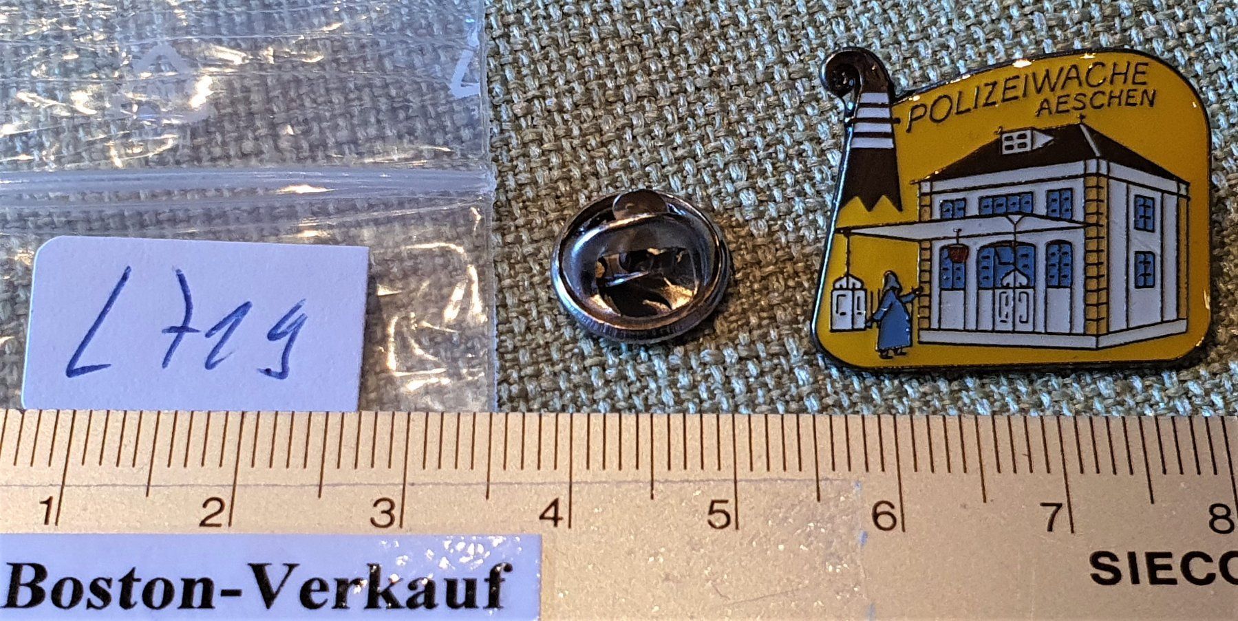 Placchette & Badge: L719 - Pin Basler Polizei Wache Aeschen / Aeschenplatz – Usato da Reinach BL venduto da Boston-Verkauf 1