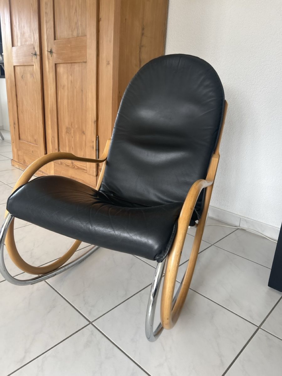 Strässle Poltrone: Original Strässle Lederschaukelstuhl – Usato da Sutz venduto da Fabiennski