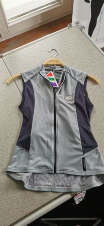 Velotrikot Gr 40, Marke Protective, am Rücken 2 Taschen, neu