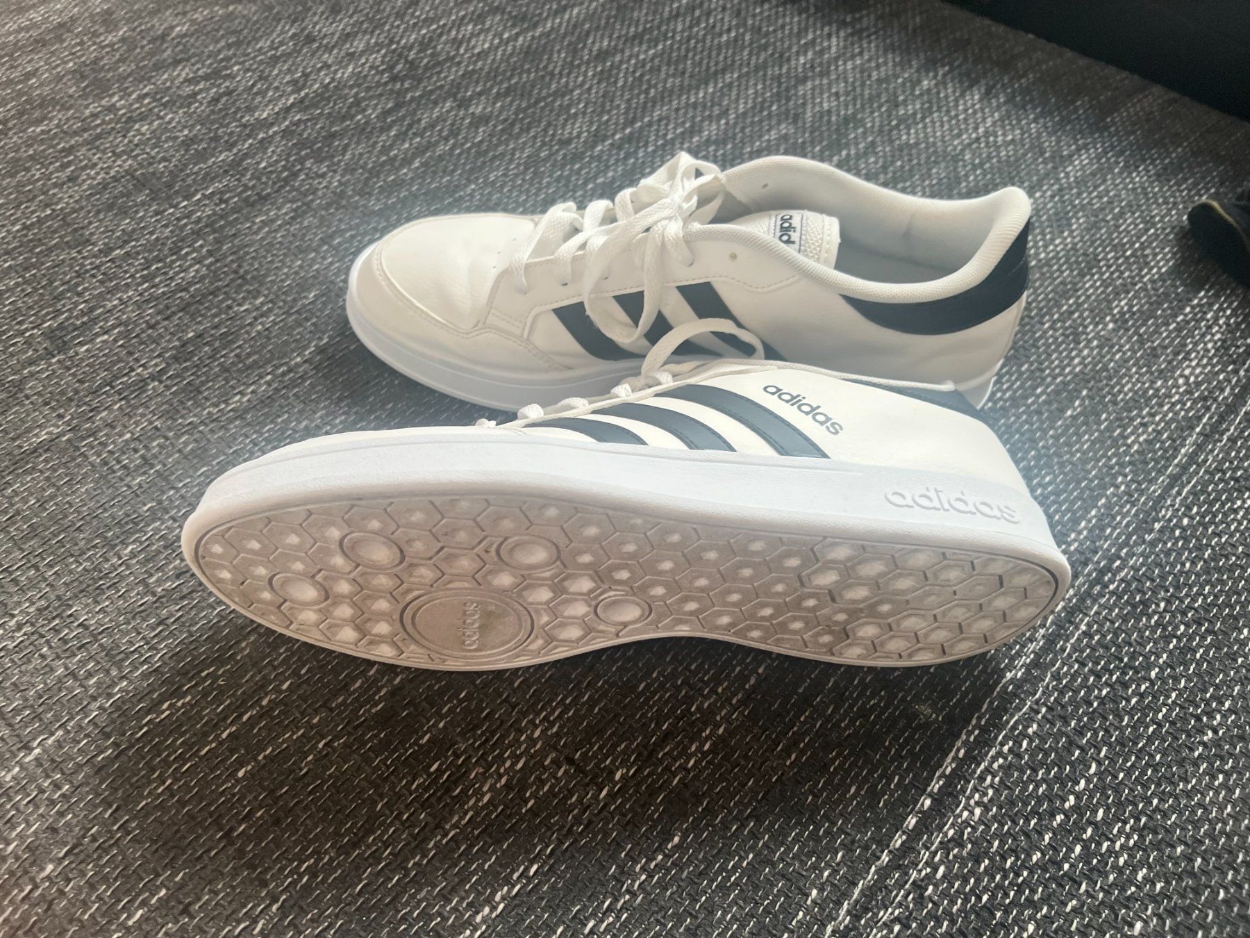 Adidas Herrenschuhe: Adidas , 47 1/3 , weiss – Gebraucht aus Olten von arwitz 2