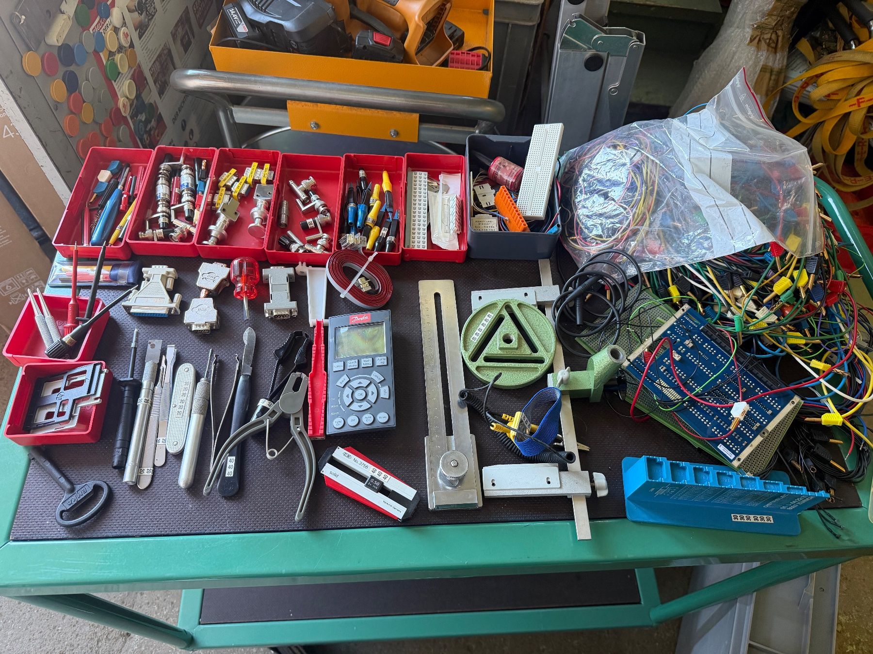 Spine: Posten diverse Elektroartikel – Usato da Necker venduto da liq24