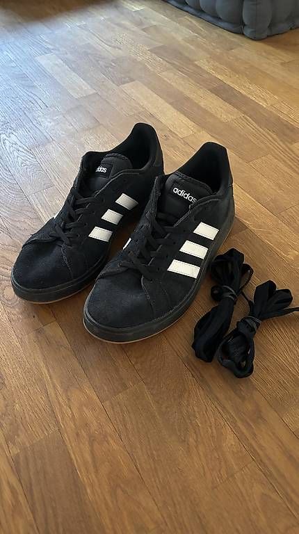 Adidas Scarpe da uomo: Adidas Schuhe schwarz 44 2/3 – Usato da Zürich venduto da lupolupo 1