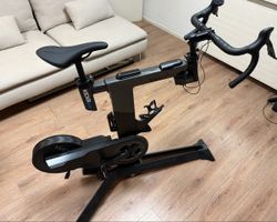 Wahoo KICKR BIKE PRO - Neuf