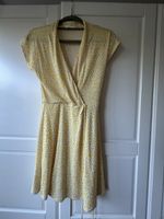 Sommerkleid gelb Blumenmuster Wickelkleid Gr. 36 Fruehling