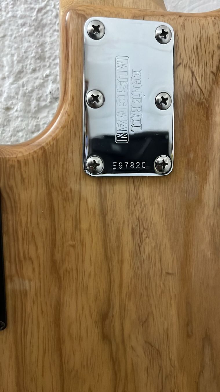 Strumenti musicali: Music Man Stingray 5H – Usato da Maur venduto da jam_syf8 1