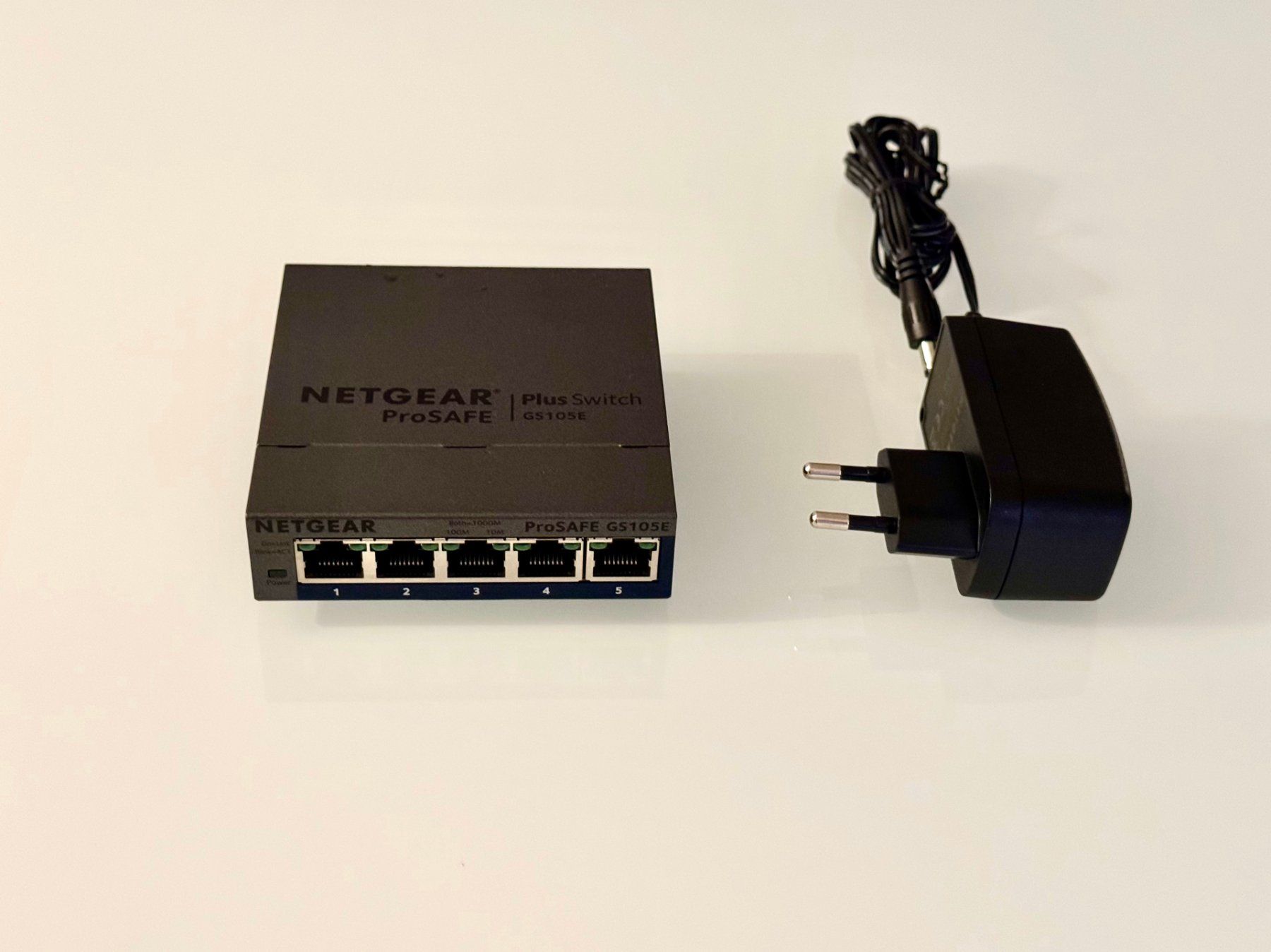 Netgear Hubs & Switches: NETGEAR ProSafe GS105Ev2 5-Port Gigabit Switch – Gebraucht aus Mörschwil von Nrohner 1