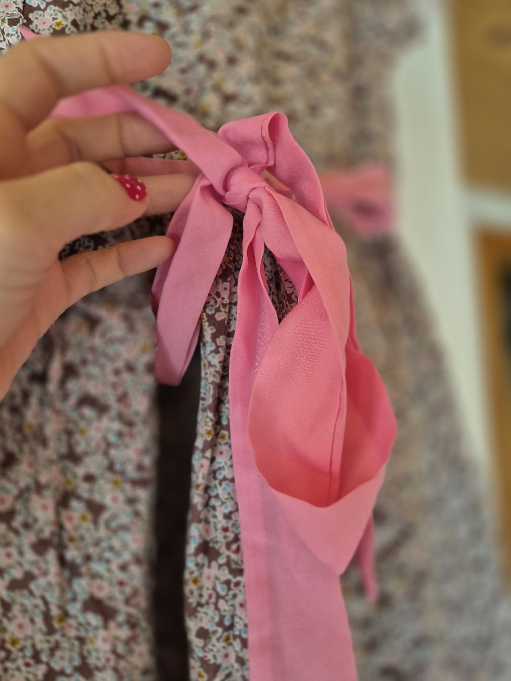 Robes et jupes: Wunderschönes Blumenkleid Gr.104 Mädchen – D'occasion à Wynigen par La_Talpa 2