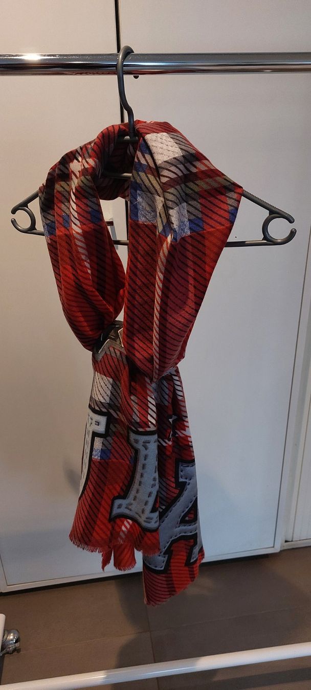 Guess Foulards & écharpes: GUESS Schal – D'occasion à Herbetswil par Lipasto 2