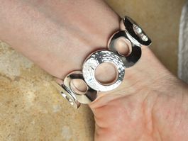 Silberfarbenes Armband mit Kreisen, neuwertig, Sommer!