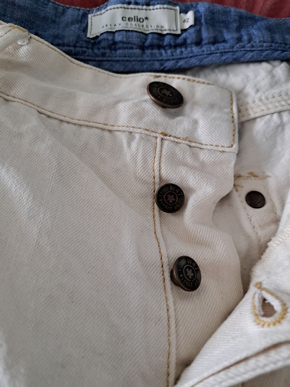 Hosen: Celio Shorts kurz Gr. 42 ecru – Gebraucht aus Bellach von TORA4 2