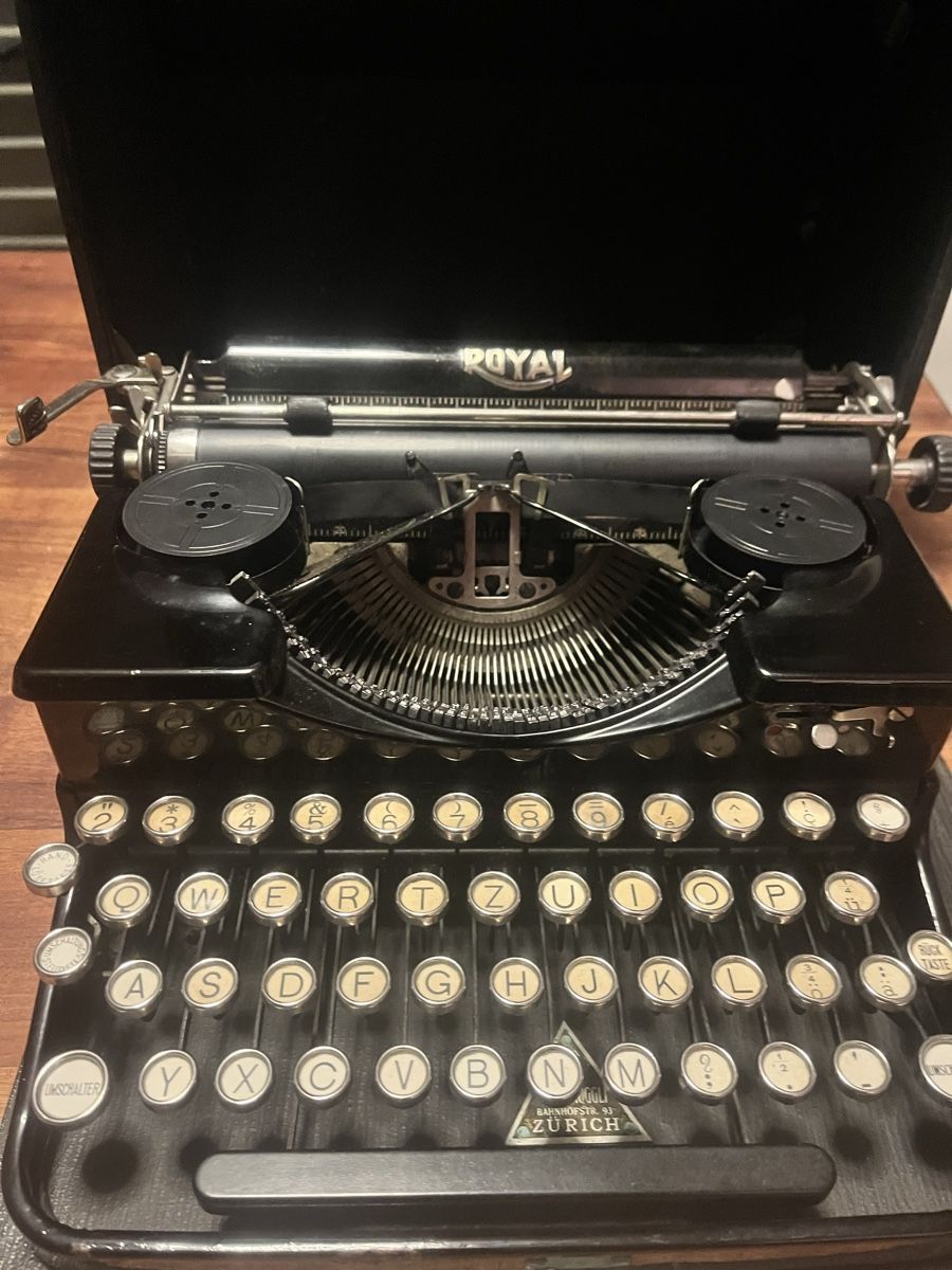 Macchine da scrivere: Royal Schreibmaschine Antik – Usato da Binningen venduto da Lillocon