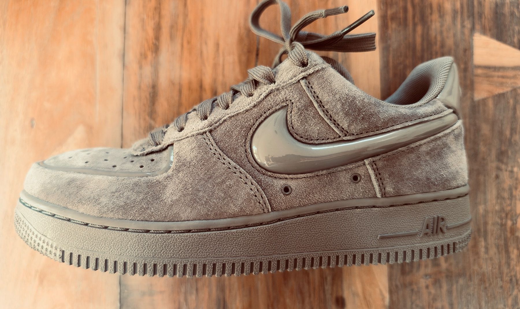 Scarpe da donna: Nike, Suede-Sneaker (Gr. 37.5) – Usato da Basel venduto da betzi13 2