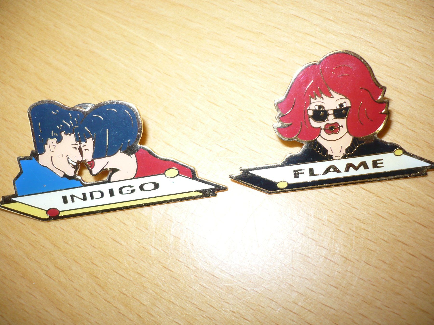 Placchette & Badge: 2 Pins INDIGO & FLAME – Nuovo (secondo la descrizione) da Merzligen venduto da Marthe22 1