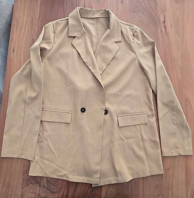 Giacche: Veste beige – Nuovo e nell'imballaggio originale da Cheseaux-Lausanne venduto da Ana_Gandarinho