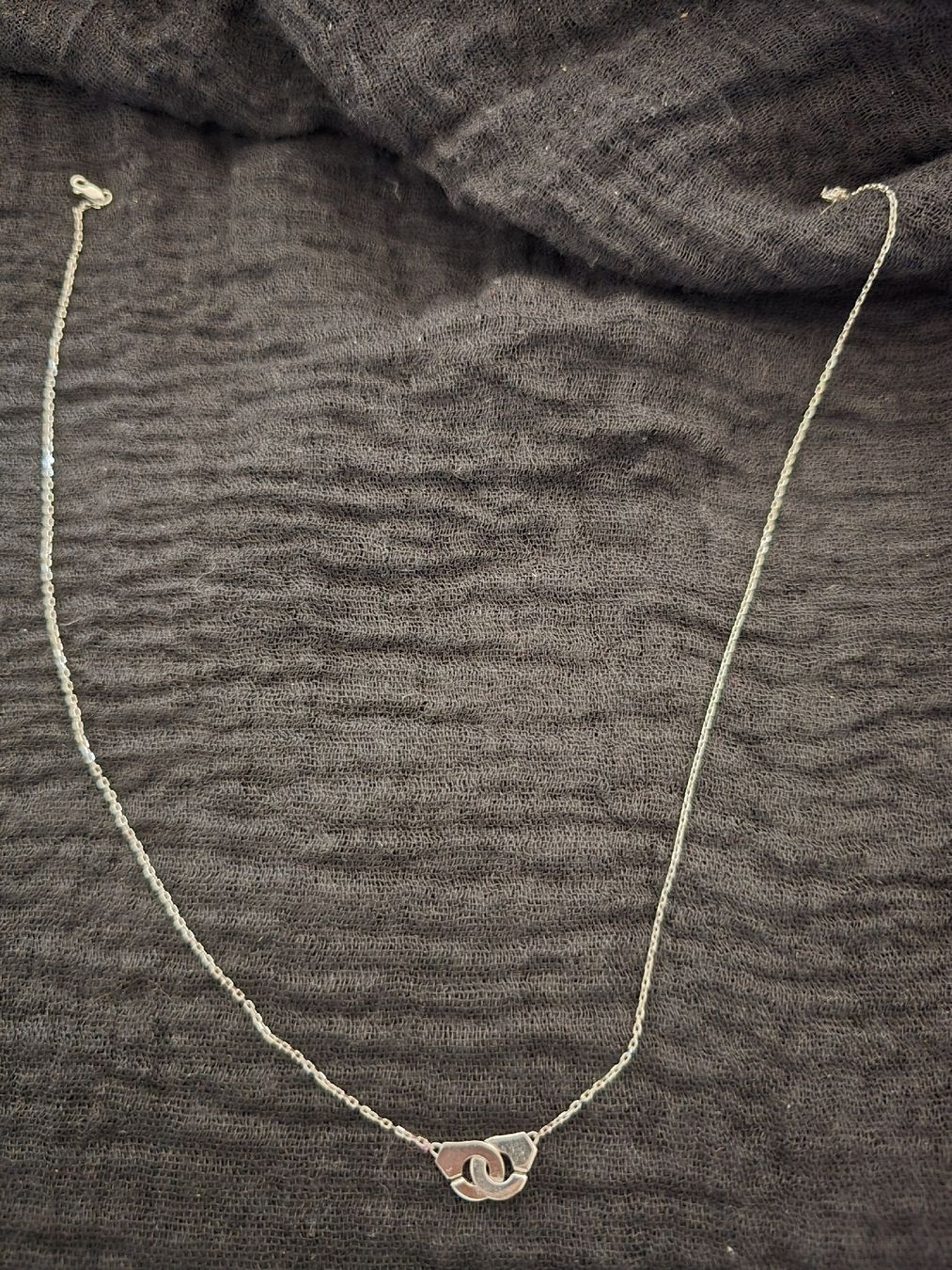 Colliers: Collier Menottes dinh van or blanc 750  – D'occasion à Satigny par Baazarbaron