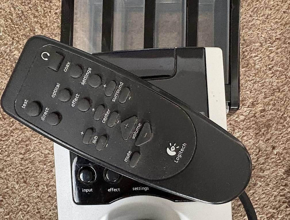 Logitech Télécommandes: Logitech Z5500 Controller & Remote Control sehr rar – D'occasion à orselina par Loriotech 1