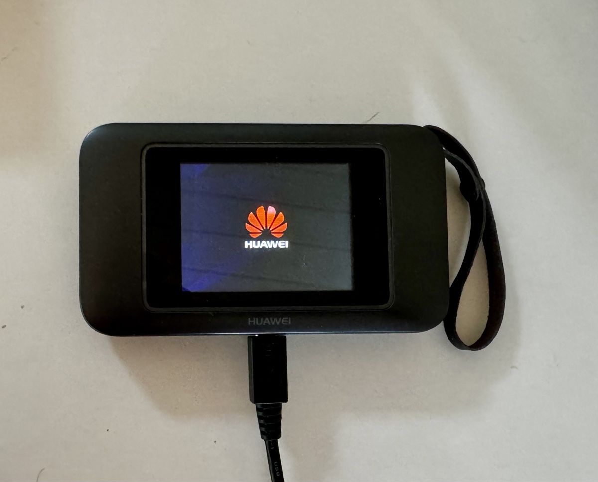 Huawei Modem & Router: Tragbares WLAN: HUAWEI Mobile WiFi – Usato da Madetswil venduto da kistlerk