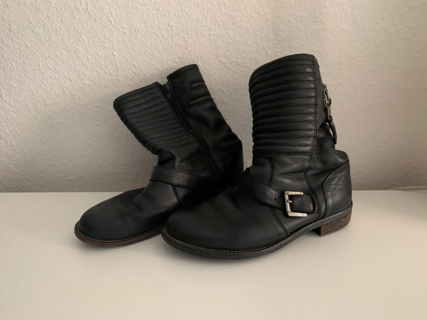 Chaussures femmes: MAX - Leder Stiefelette schwarz 36 – D'occasion à Zürich par Diazaio