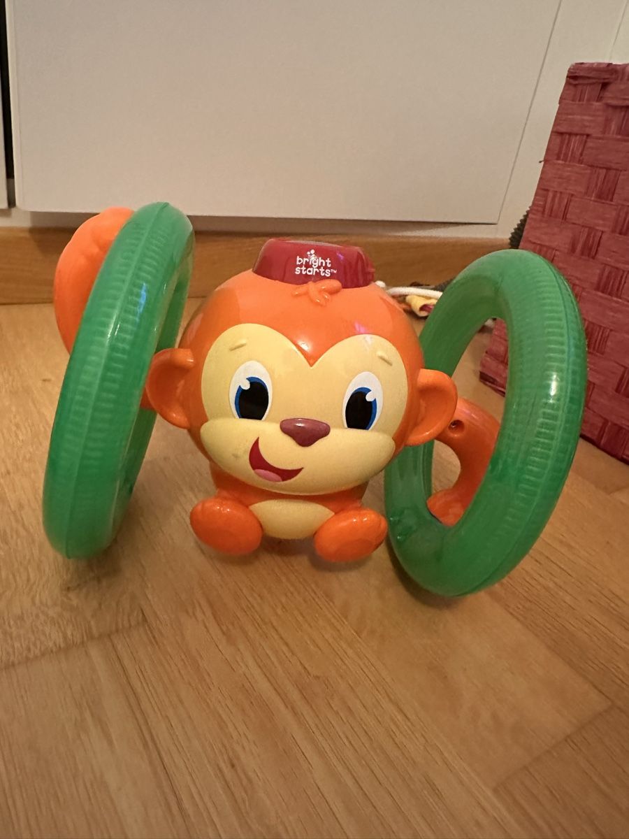 Giocattoli: Bright Starts Roll & Glow Monkey - Crawling Toy, Fun! – Usato da Horgen venduto da ger_2y92