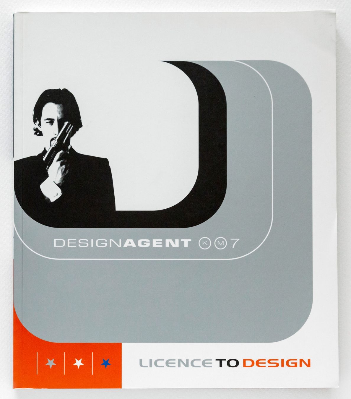Bücher: DESIGNAGENT 007 - LICENCE TO DESIGN – Gebraucht aus St. Gallen von kobayashi-maru