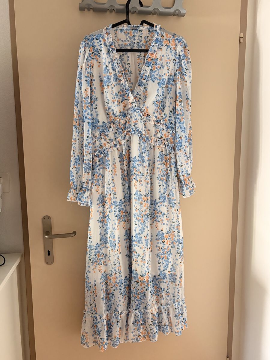 Kleider: Kleid Blumenmuster Weiss Blau Grösse L – Gebraucht aus St.Gallen von rg4shi