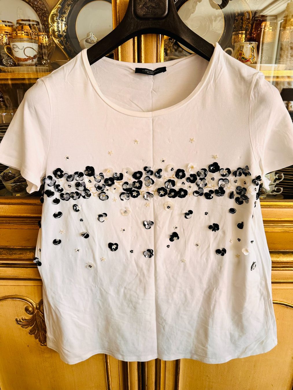 Max Mara Top: Wunderschönes, schickes Max Mara Top mit Kunststoffblumen – Usato da Genève venduto da Mycollection