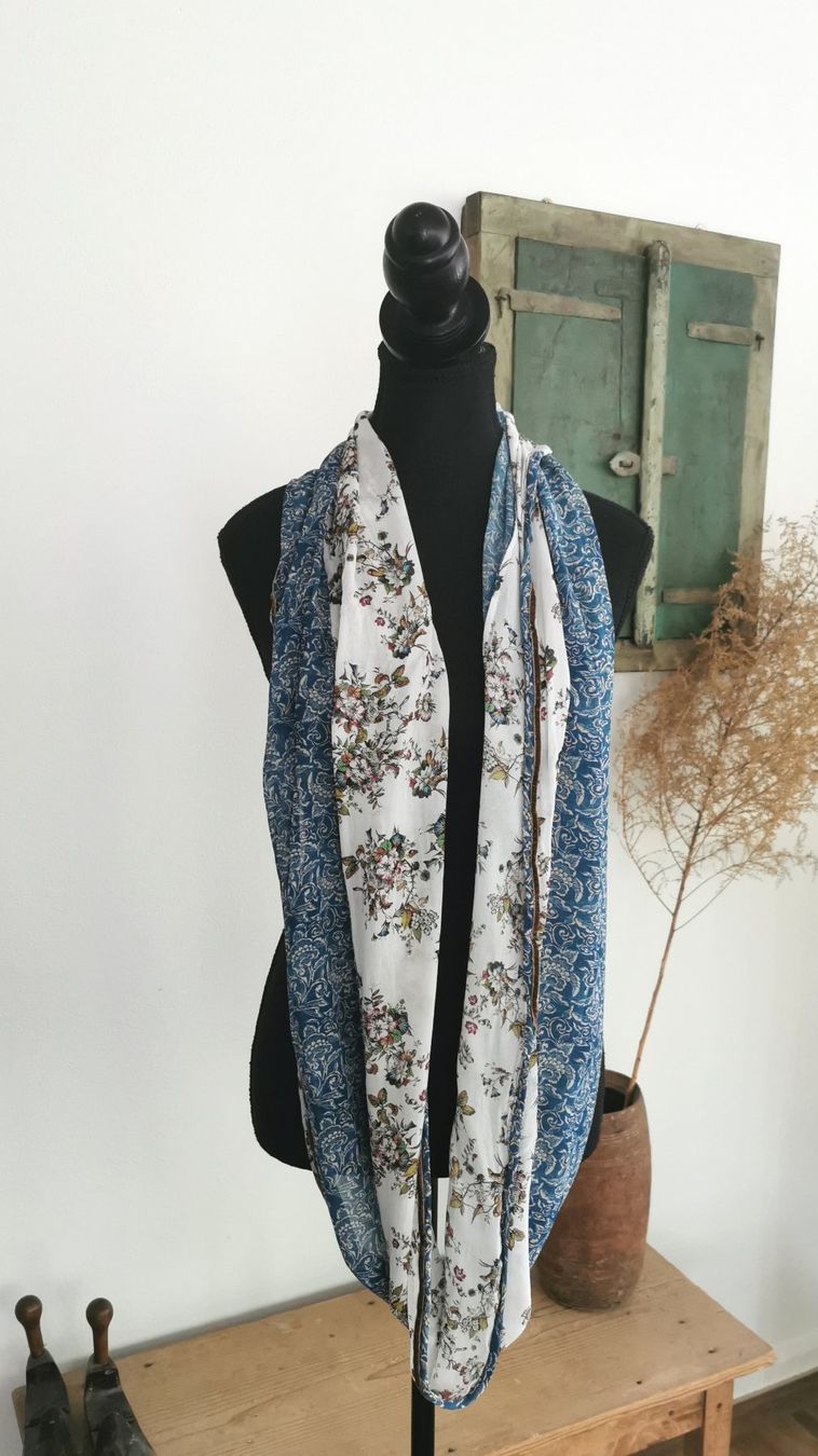 Nile Foulards & écharpes: Loopschal von Nile in floralem Design – D'occasion à gachnang par tibus1 2