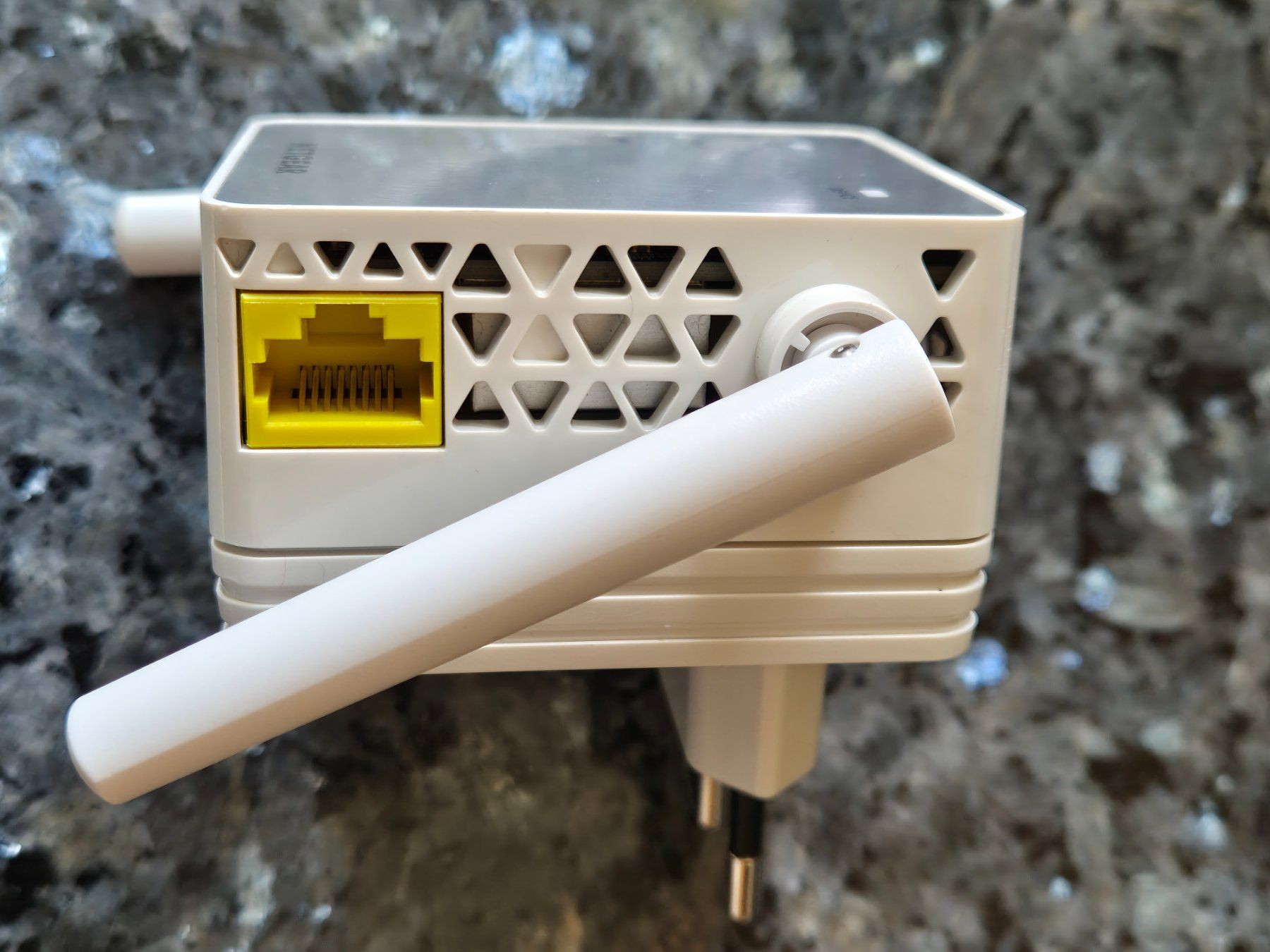 Netgear WiFi: NETGEAR AC750 WiFi Range Extender – Usato da Kloten venduto da WMG 2
