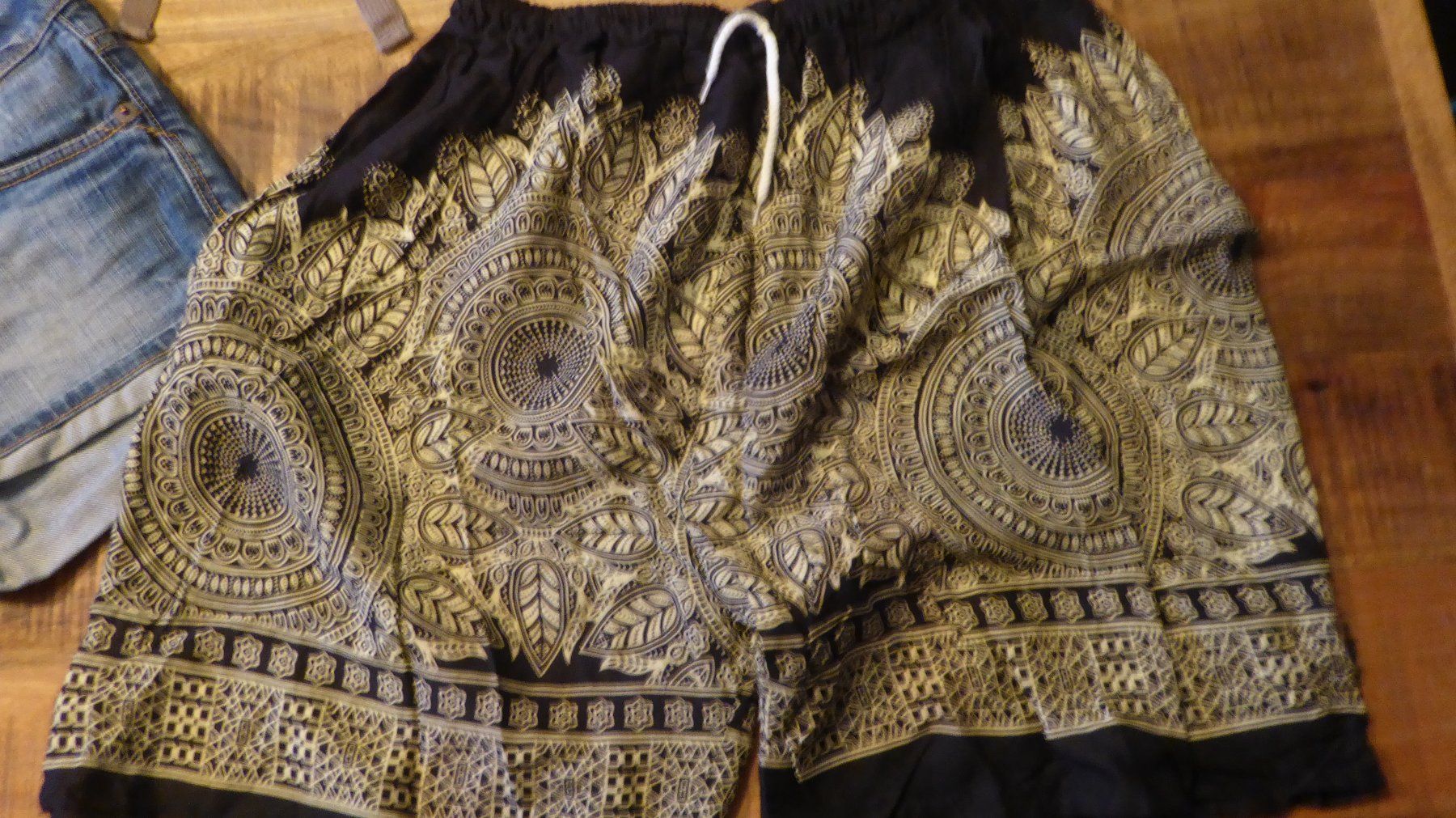 Lotti di vestiti: 4 Kurze Sommer Hosen Gr S Zebra QS ect – Usato da Sargans venduto da Benziner 1