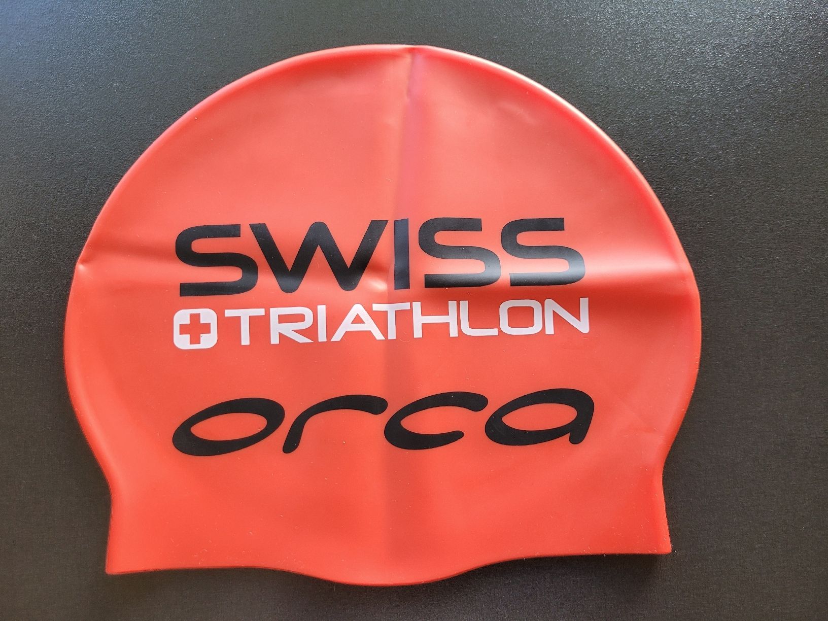 Piscine: Badekappe rot "Swiss Triathlon / orca" – Nuovo (secondo la descrizione) da Flims Waldhaus venduto da cil_6n8t