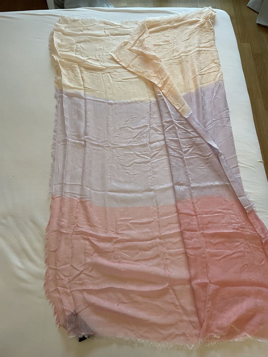 Gucci Foulard & Sciarpe: Gucci Schal / Neupreis CHF 450.- – Nuovo (secondo la descrizione) da Oberarth venduto da abi127 2