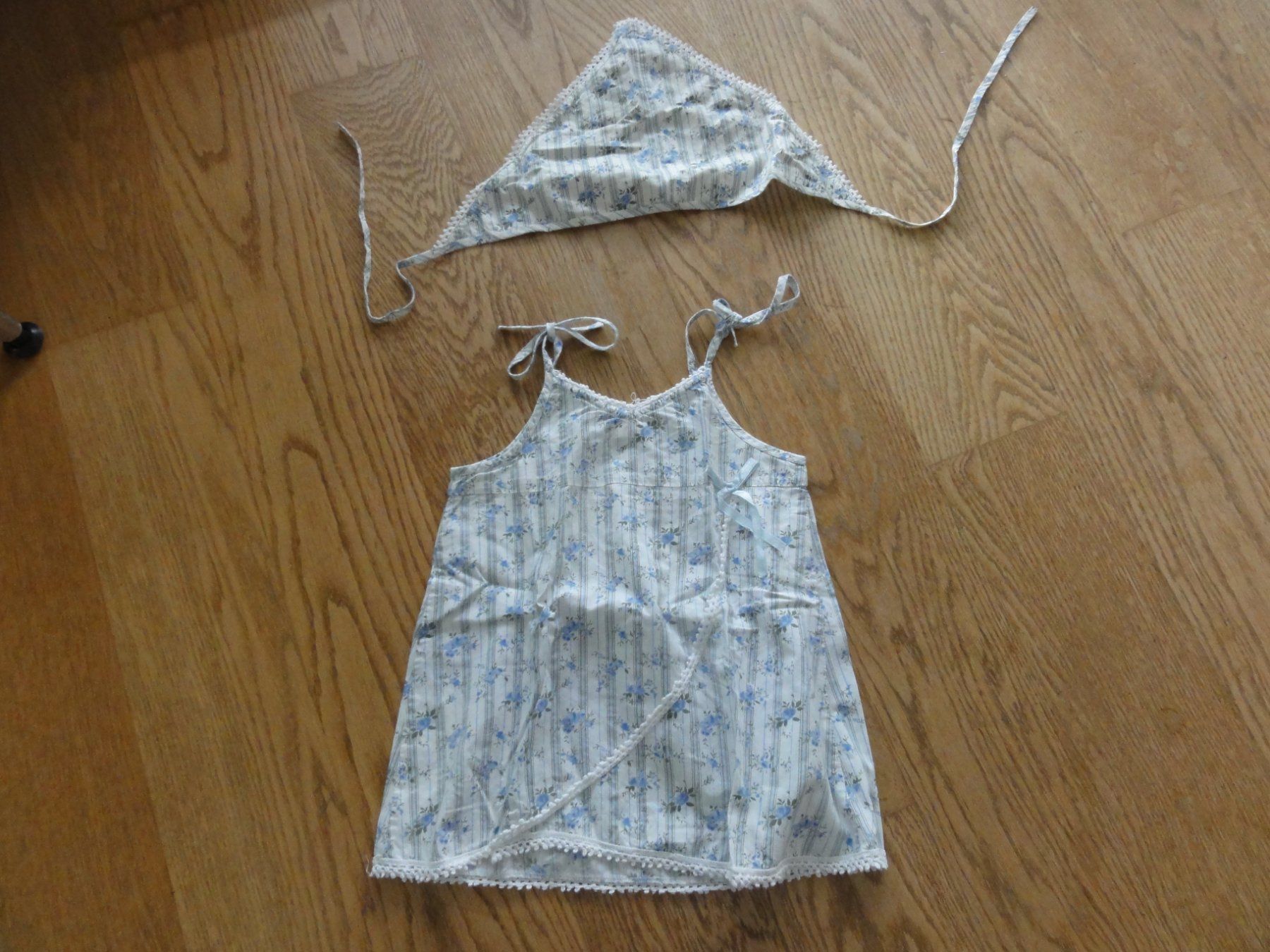 Vestiti & Gonne: Sommer-Röckli mit Kopftüchlein, Gr. 80 – Usato da Riedholz venduto da Taweva