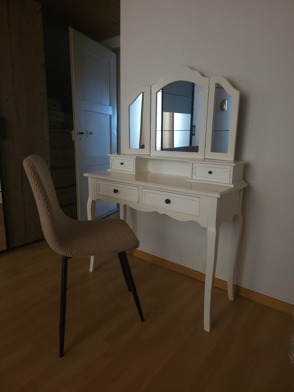 Coiffeuses: Schminktisch mit stuhl – D'occasion à Wauwil par bos_p6d2 1