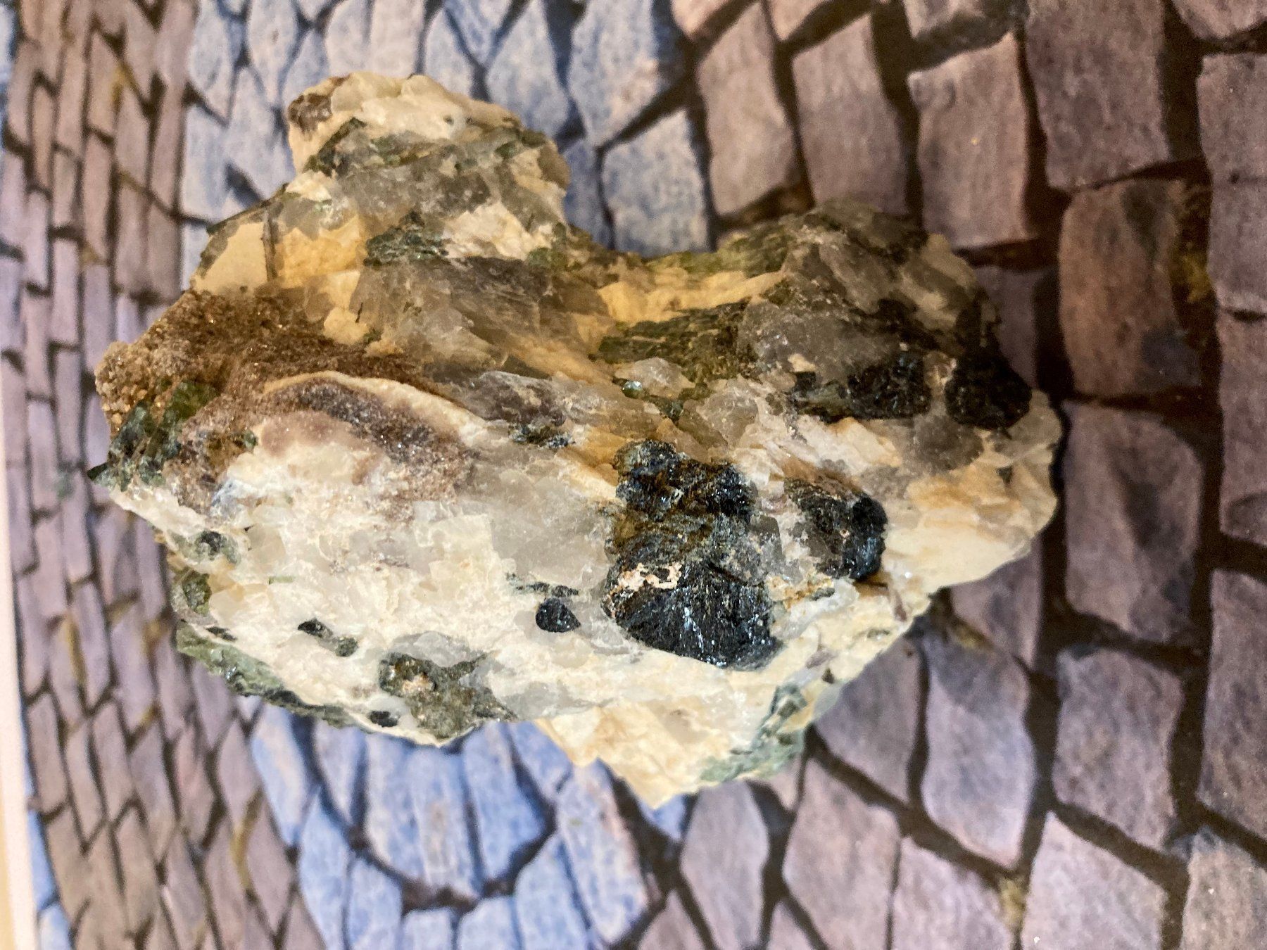 Minerali & Pietre curative: Turmalin /Albit – Nuovo (secondo la descrizione) da Biberist venduto da Steine 1