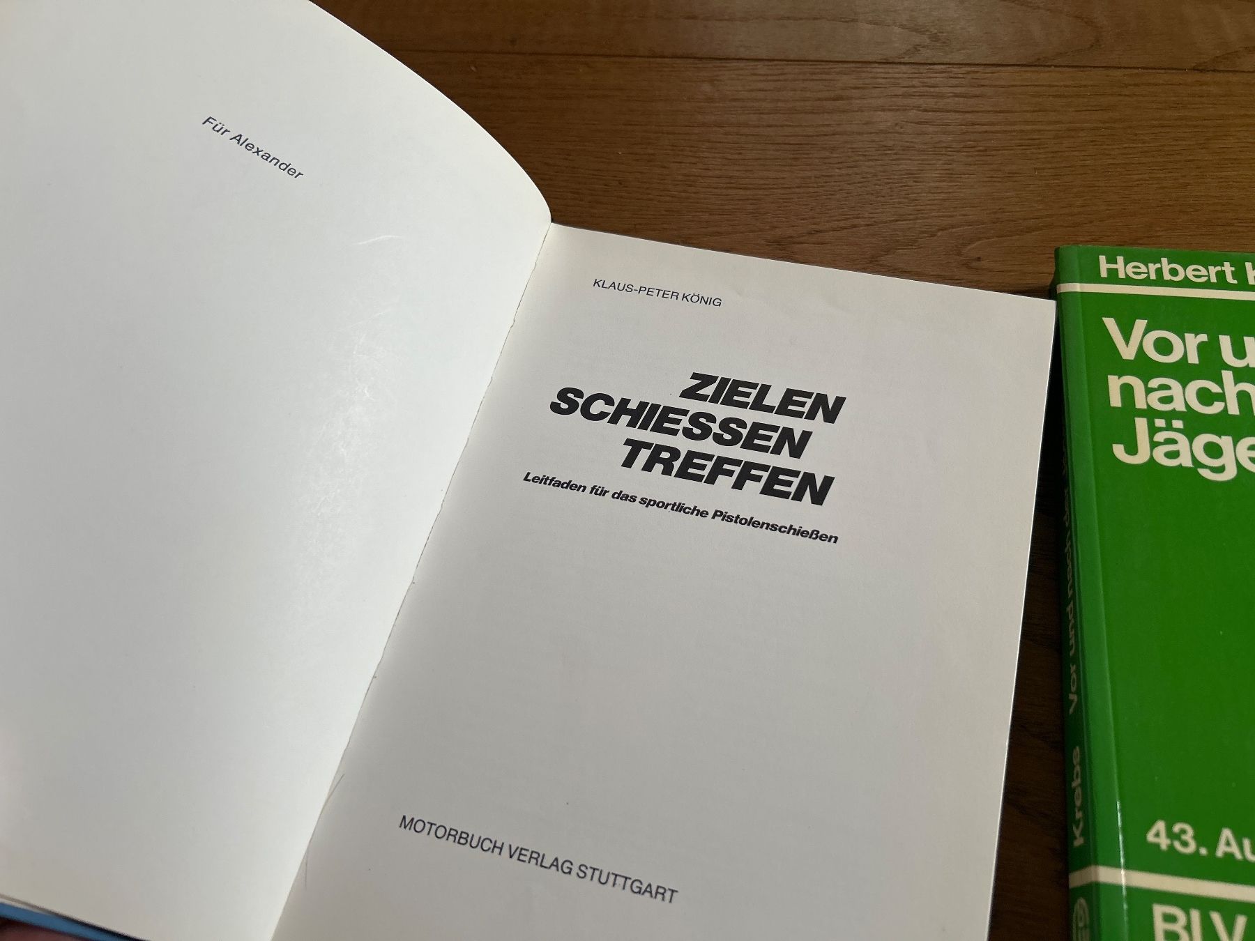 Bücher: Diverse Waffen Bücher Teilweise Ordonanz – Gebraucht aus Langnau i. E. von PSS-212 3
