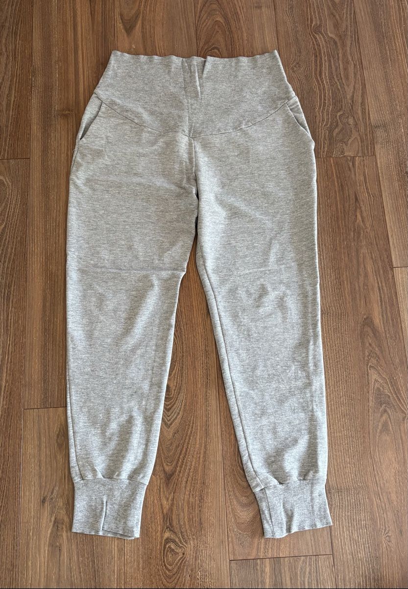 H&M Pantaloni: H&M Mama Jogginhose Gr. L – Usato da Münchwilen TG venduto da DieVierVilas
