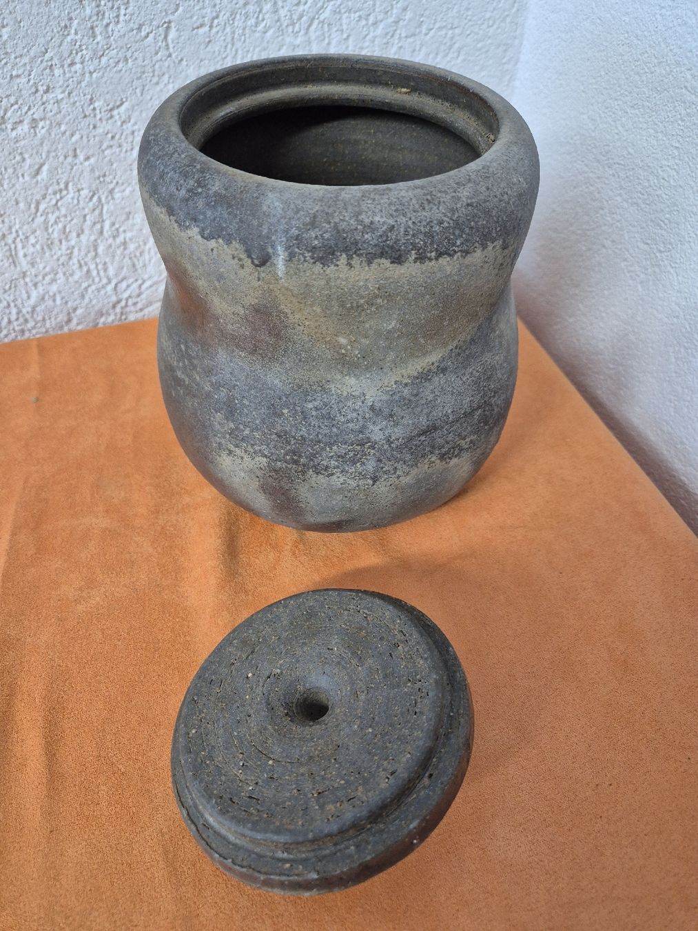 Vasi & Recipienti: Horst Kerstan, Gefäß, getöpfert, "Old Bezin" style, Anagama – Usato da Basel venduto da vintage.watches 3