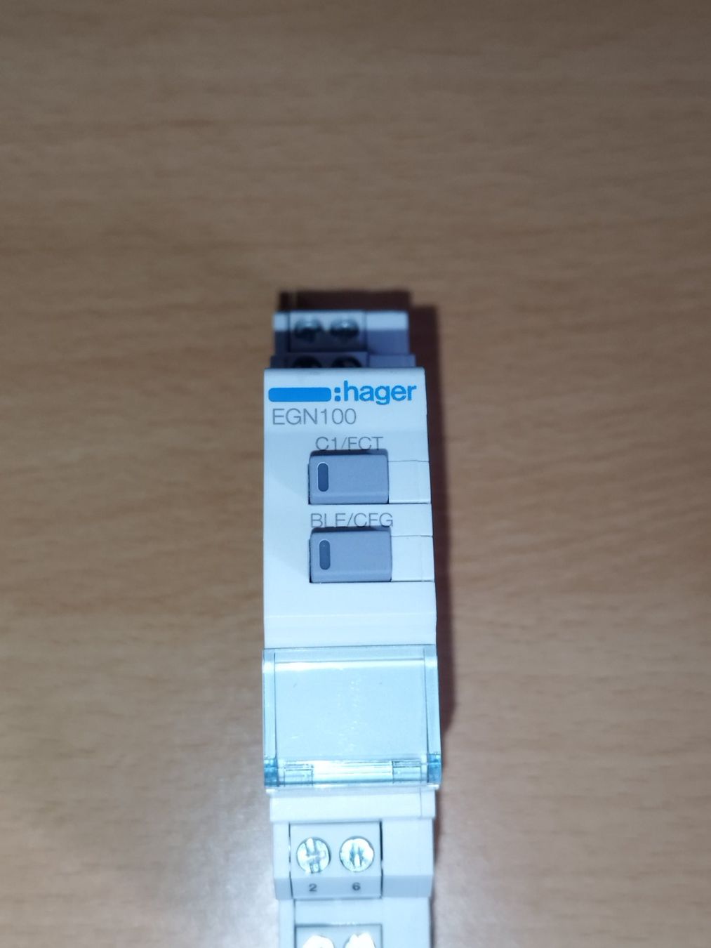 Hager Interruttori: Multifunktions-Schaltuhr Hager digital EGN100 mit Bluetooth – Usato da Volketswil venduto da elservice