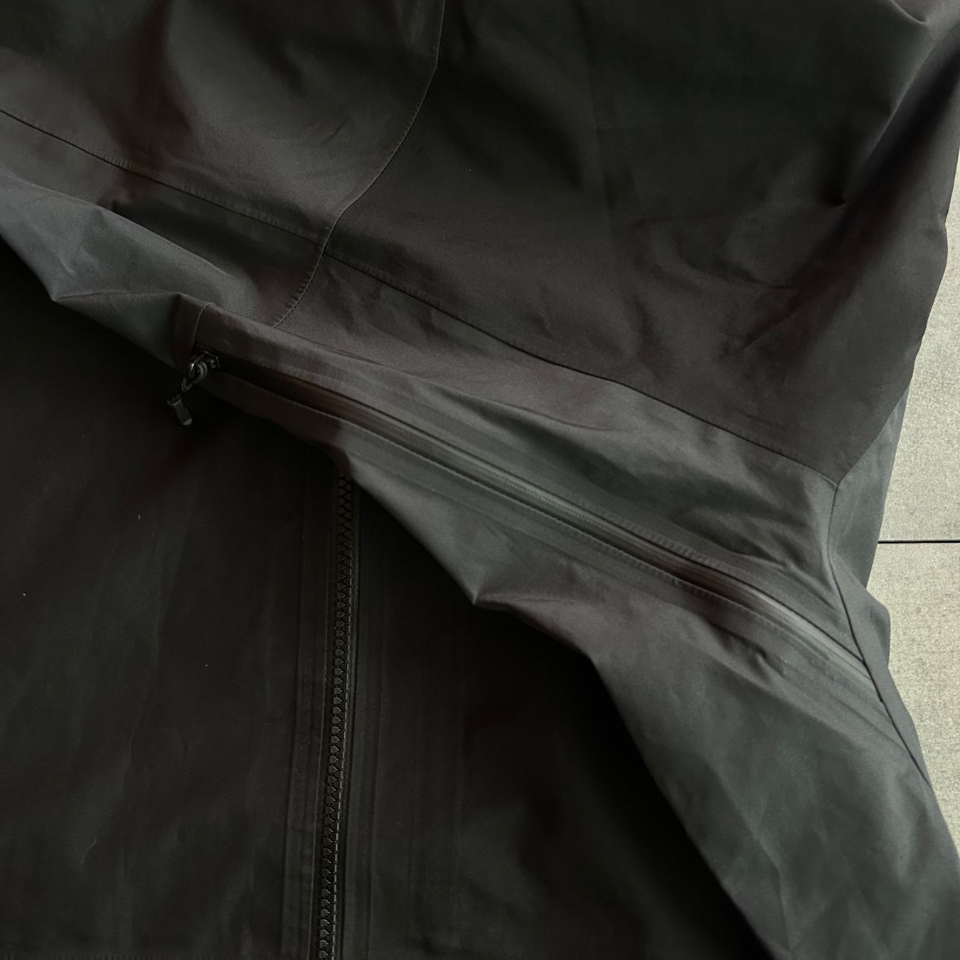Giacche: The North Face Grey Black Goretex Hardshell Jacket – Usato da Bern venduto da shoprestoredvintage 2