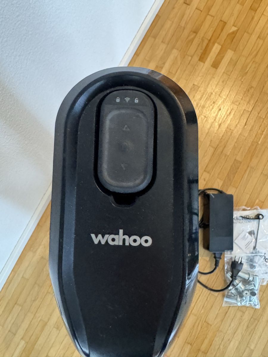 Wahoo Hometrainer: Wahoo KICKR CLIMB Indoor Grade Simulator - Like New! – Usato da Zürich venduto da JAGD-bikes 1