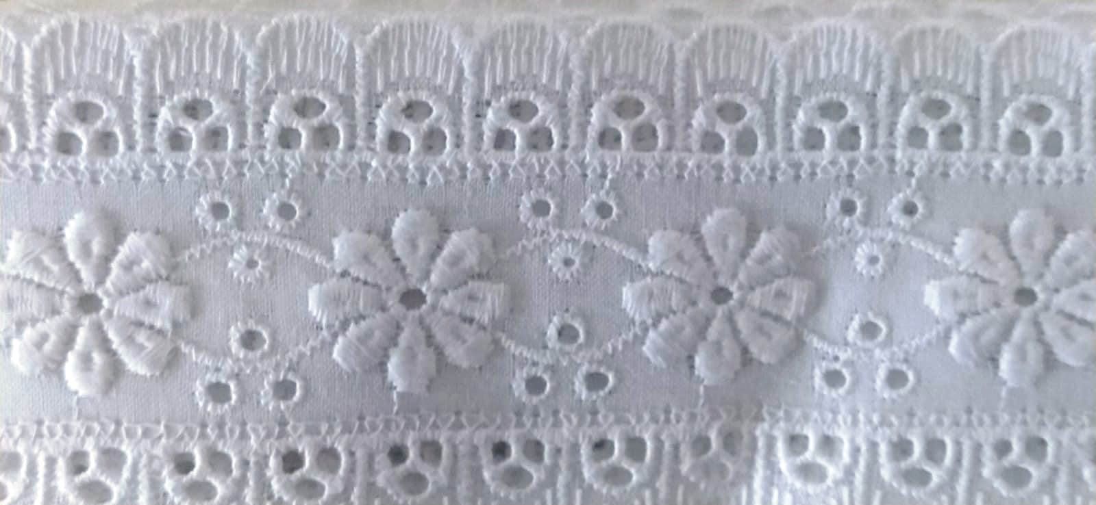 Stoffe: Tüllspitze mit Blumen, weiss - 13.8 Meter - – Neu und originalverpackt aus Zürich von -italo- 3