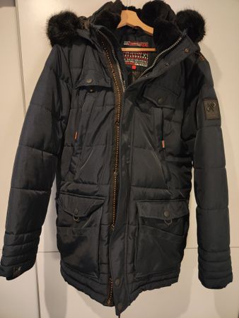 Warme Navahoo Winterjacke mit Kapuze, Grösse M, Top Zustand