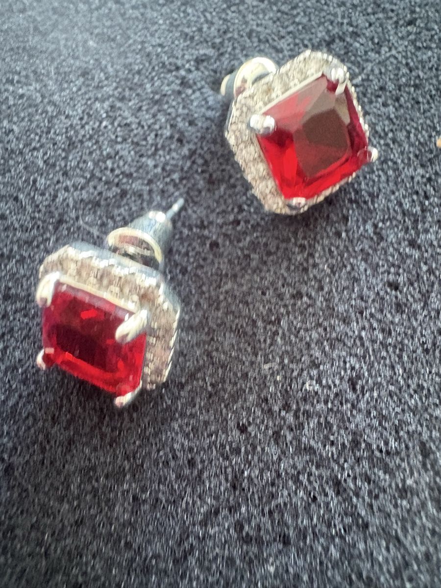 Ohrringe & -stecker: Roter funkelnder Ohrstecker  – Neu (gemäss Beschreibung) aus Obbürgen von bugi6868 1