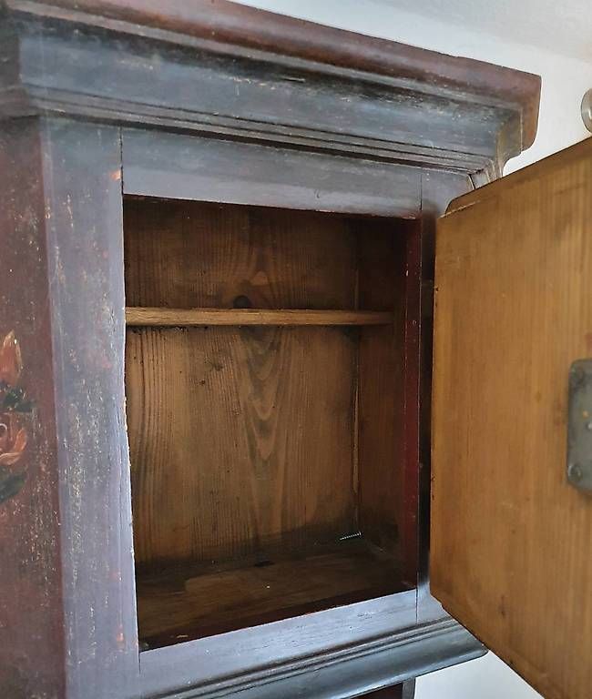 Armadi: Antikes Wandschränkli – Usato da Waltensburg/Vuorz venduto da Buddhas 4