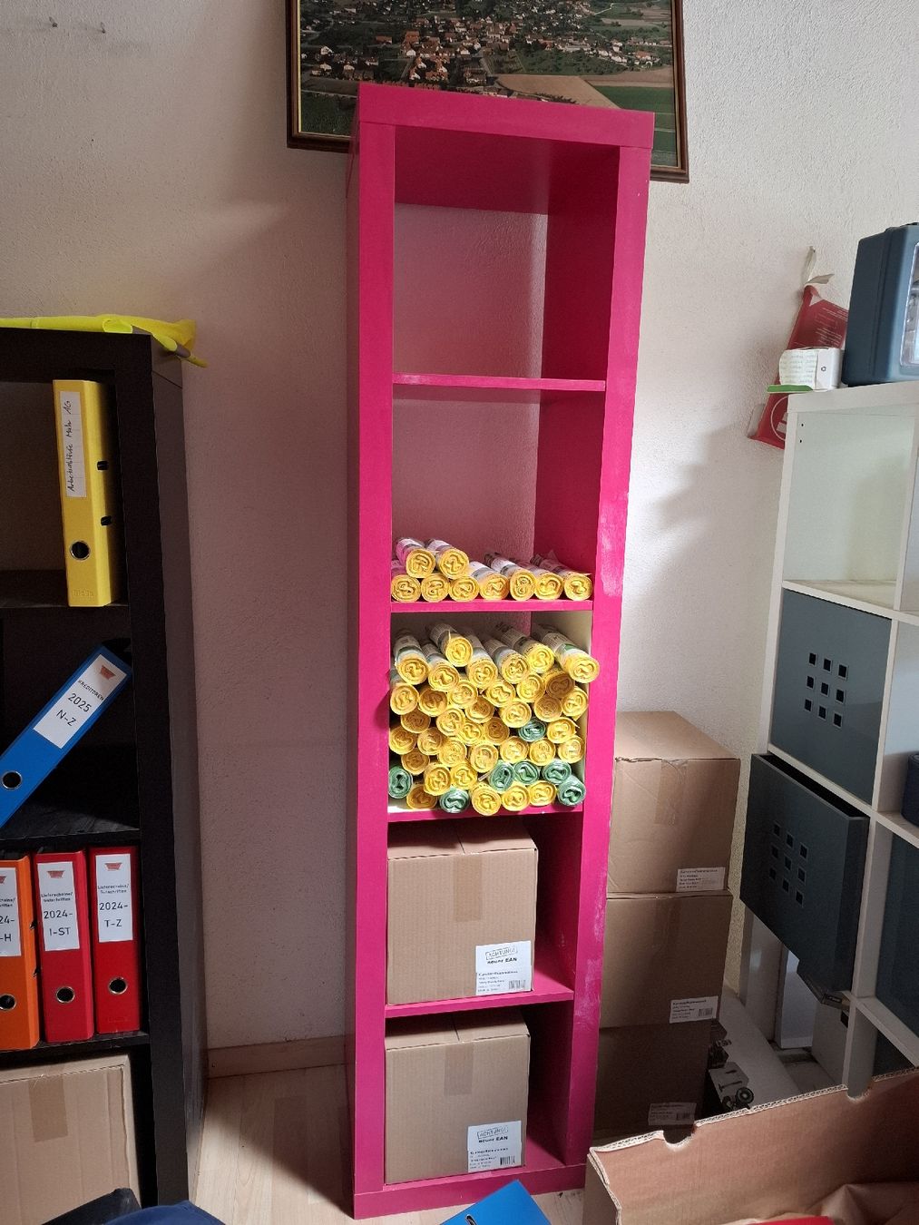 Scaffali: Regal rosa gestrichen, gut erhalten – Usato da Schöfflisdorf venduto da locobennito