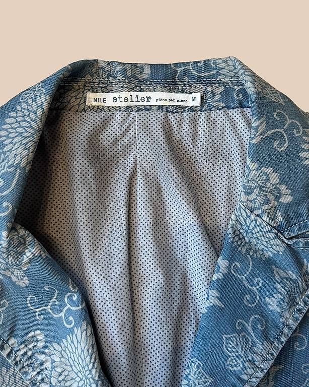 Jacken: Blue jacket with a floral pattern and light shoulder padding – Gebraucht aus Langnau i. E. von 2ndhand.flohmi 1